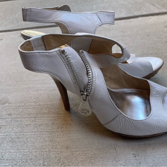 Michael Kors white size 9 ankle heels - Picture 15 of 16